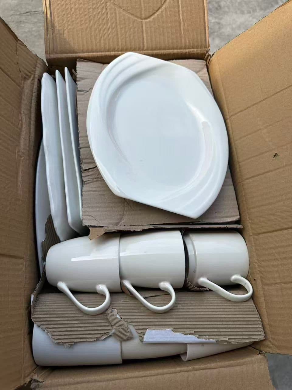 Carton de vaisselle en mélange
