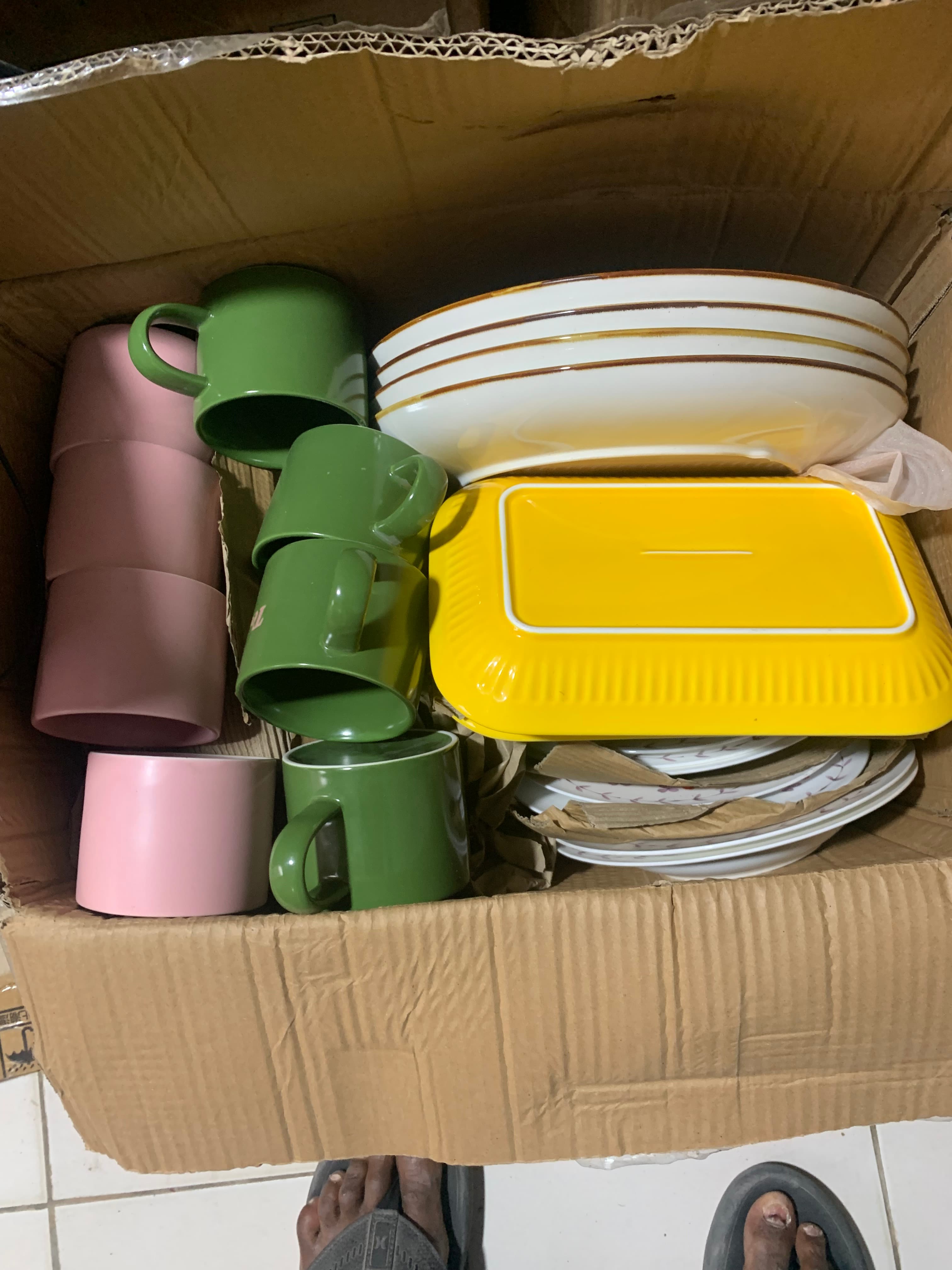 Carton de vaisselle en mélange