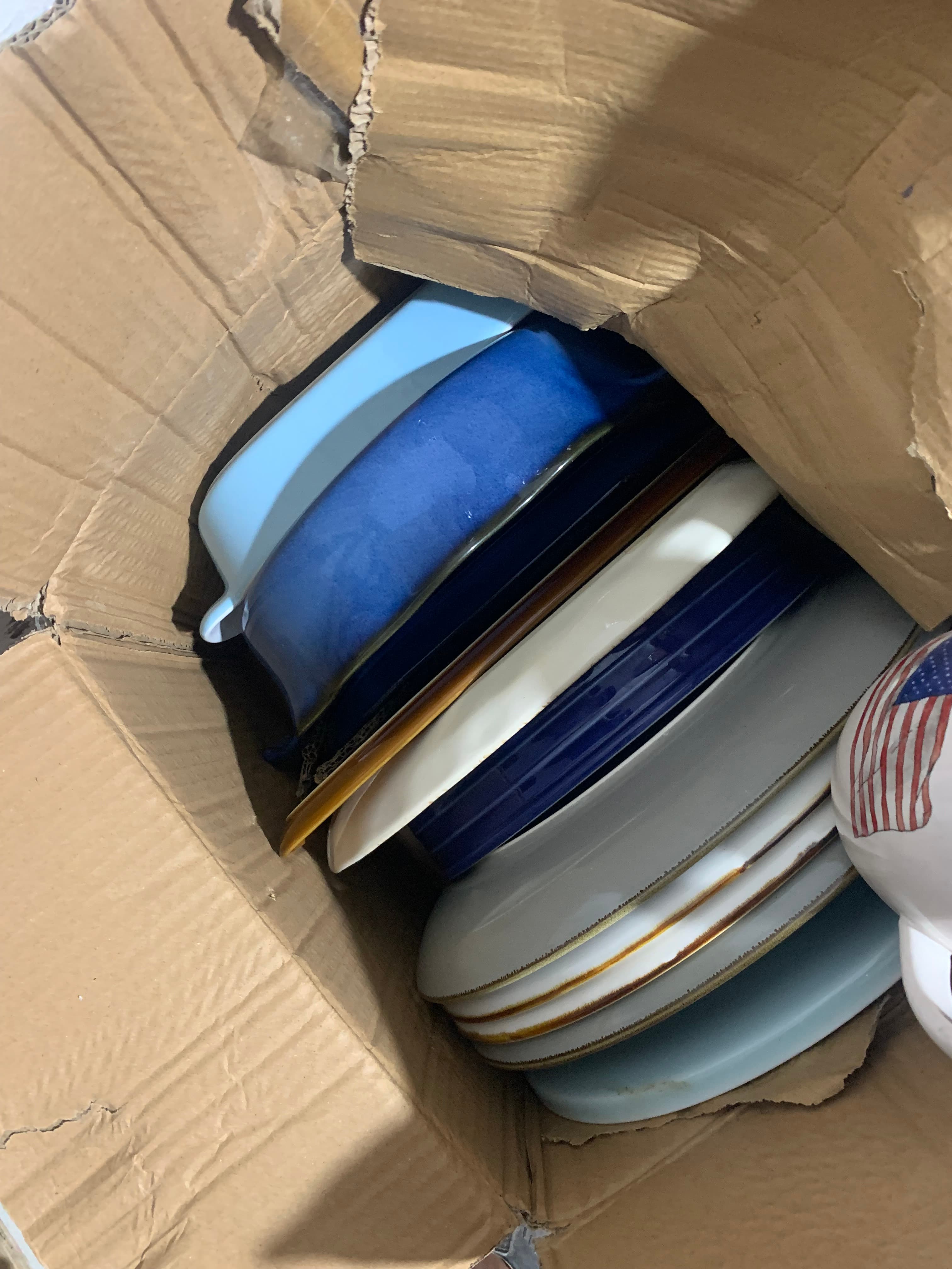 Carton de vaisselle en mélange