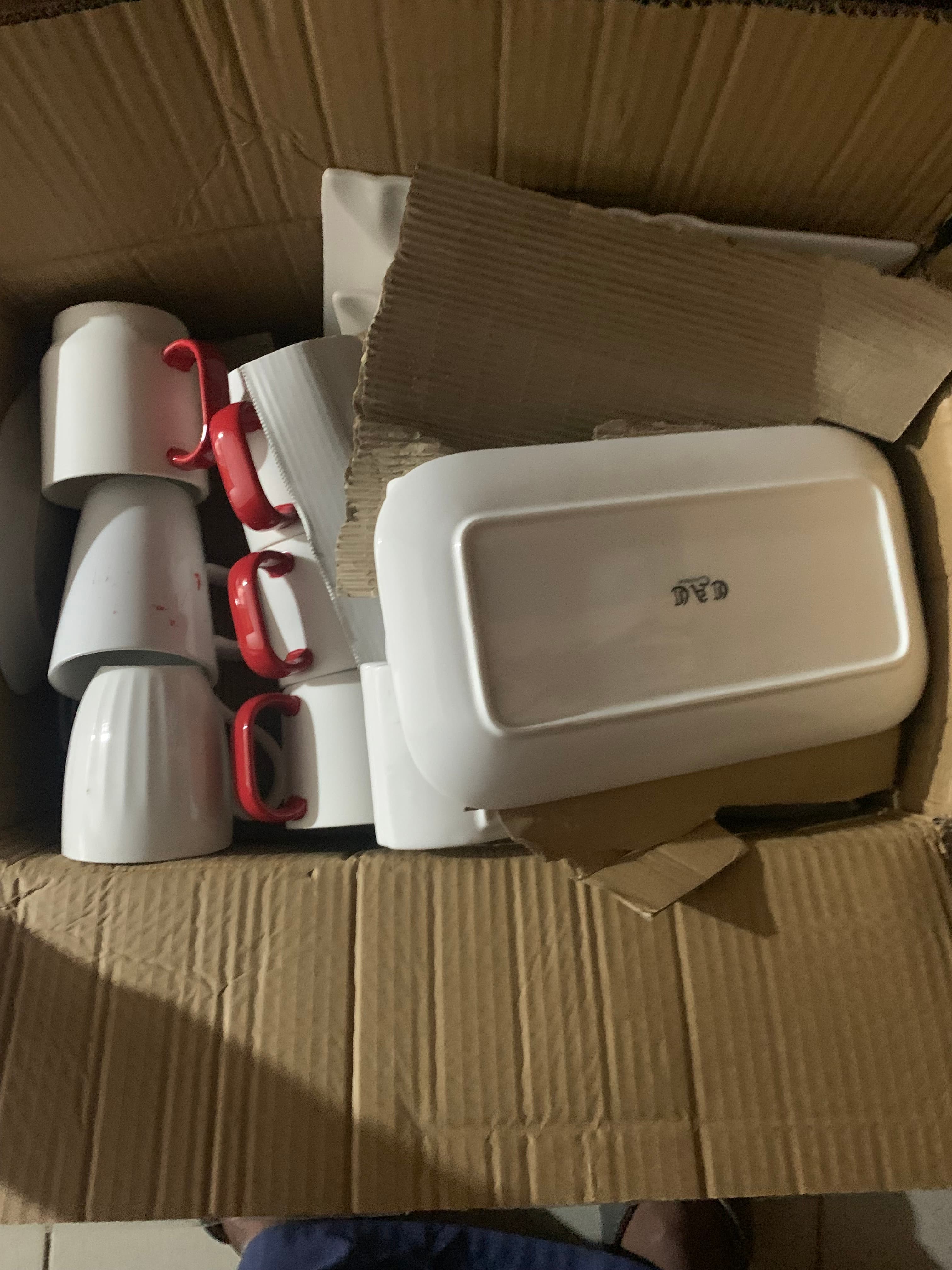 Carton de vaisselle en mélange