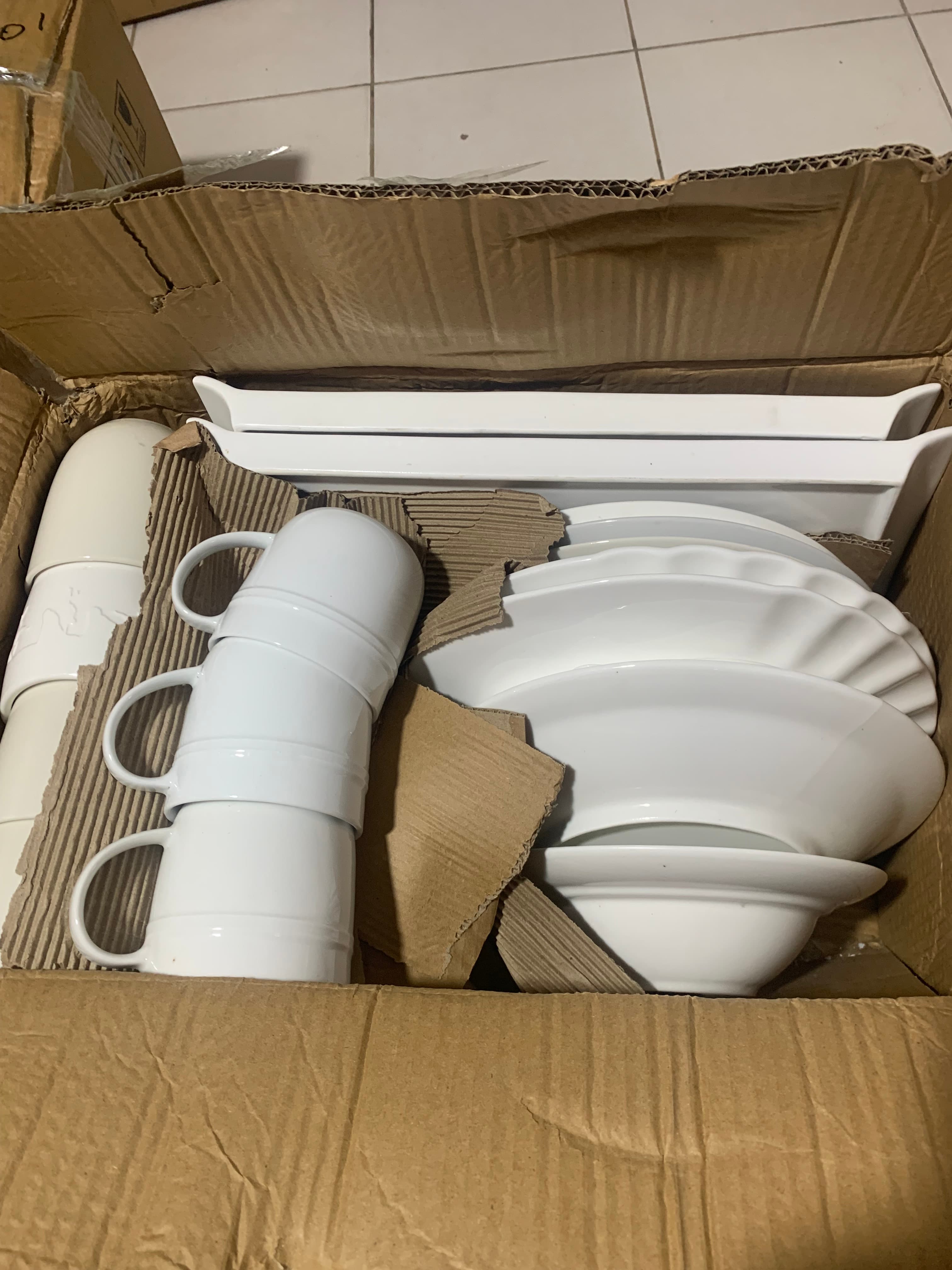 Carton de vaisselle en mélange